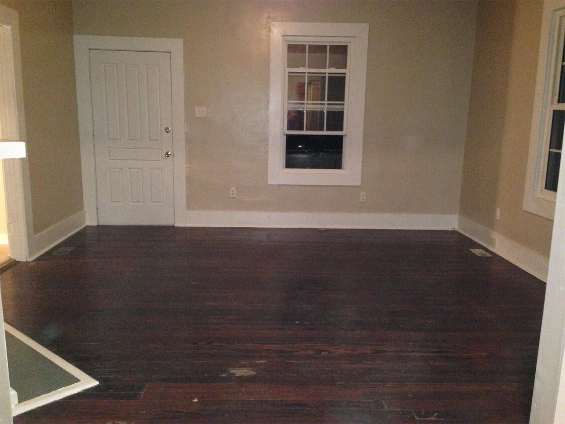 Primary Photo - 1729 Jenkins St