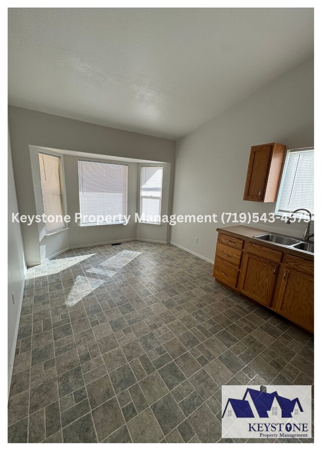 Foto del edificio - Spacious Pueblo West Duplex 3 Bed/3 Bathro...