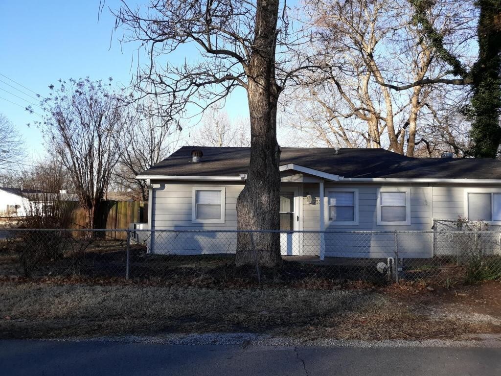 Primary Photo - 733 S. Chickasaw Ave