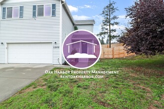 Building Photo - 1202 NW Redwing Dr