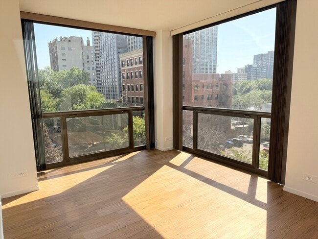 Foto del edificio - 4343 N Clarendon Ave