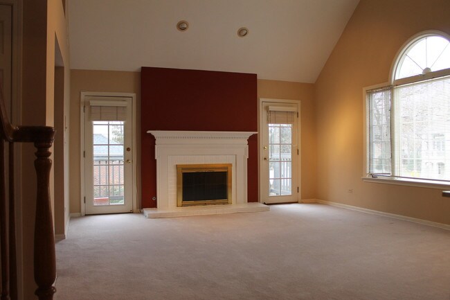 Building Photo - 201 Racquet Club Ct