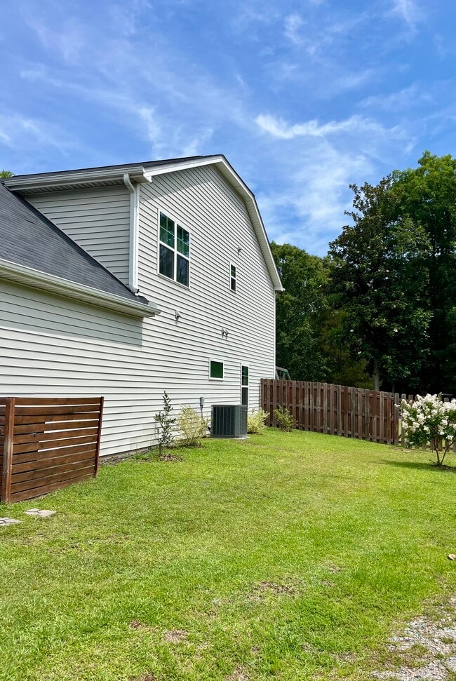 Building Photo - 745 Claremont Ct