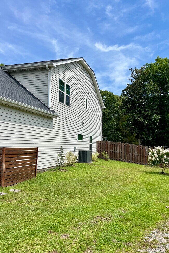 Foto del edificio - 745 Claremont Ct