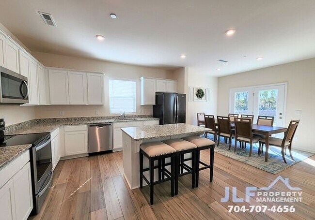 Foto del edificio - Coming Soon-Beautiful 5 Bed/3 Bath Home in...