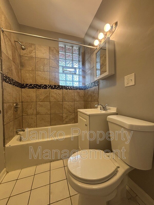 Foto del edificio - 1465 E 68th St
