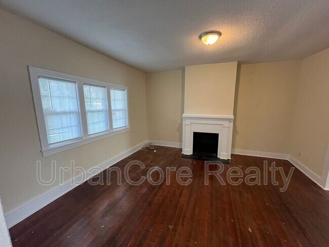 Building Photo - 805 N 26th St