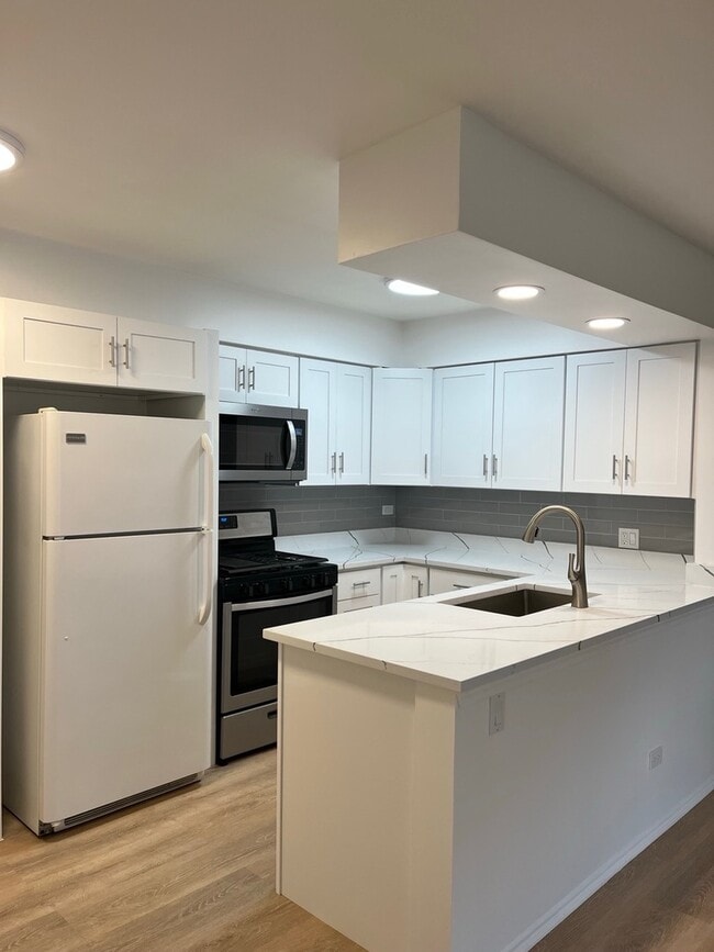 Building Photo - 408 W Inverrary Ln