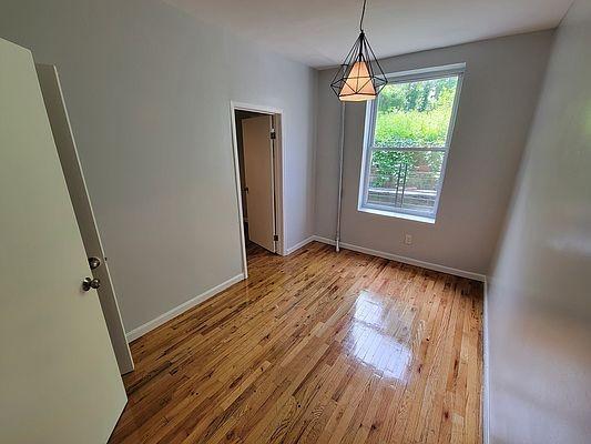 Foto del edificio - 3 bedroom in Bronx NY 10459