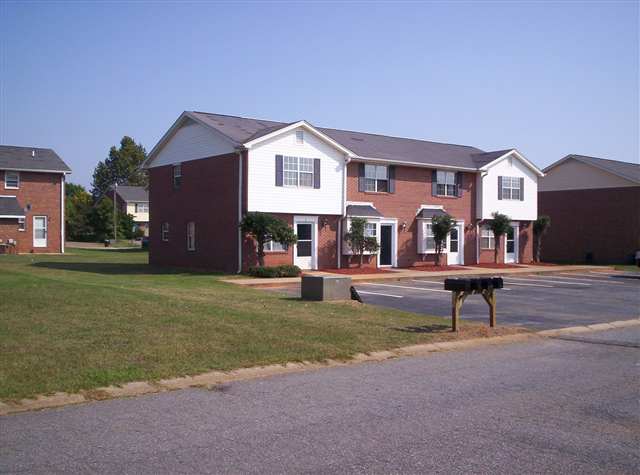 Building Photo - 105 Lari Ln