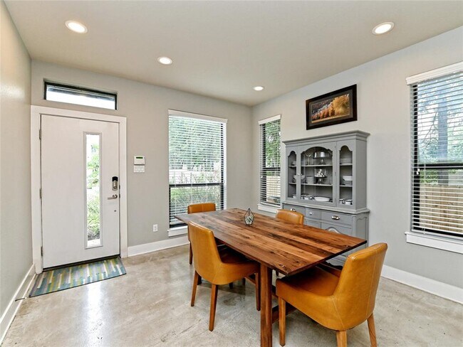 Building Photo - 6740 Blarwood Dr