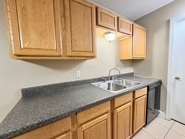 Foto del edificio - 403 Fox Run Ave