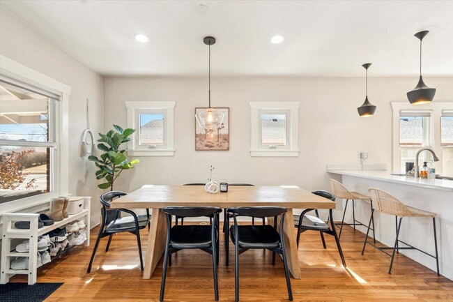 Building Photo - 3BD, 3BA Sunnyside Bungalow with 3-Car Garage