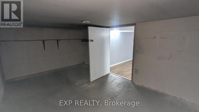 Building Photo - 24 Hodgins Ave