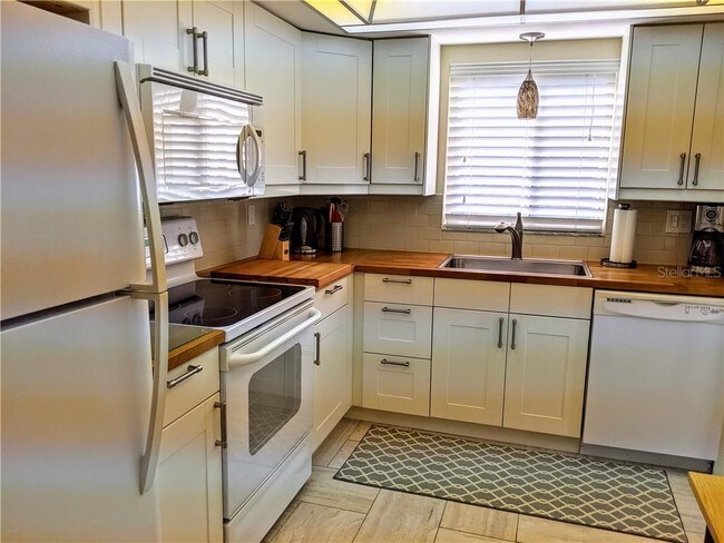 Foto del edificio - 3668 Lake Bayshore Dr