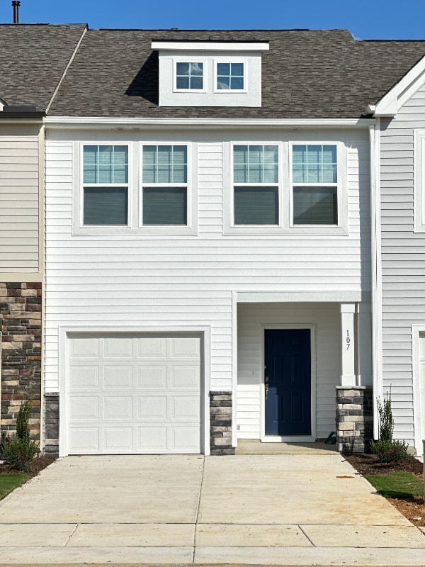 Foto principal - 107 Hyacinth Ln