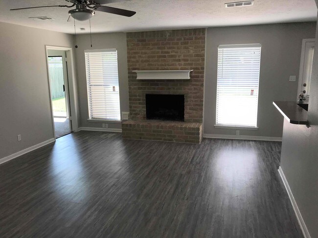 Building Photo - 6619 GREENVALE LN