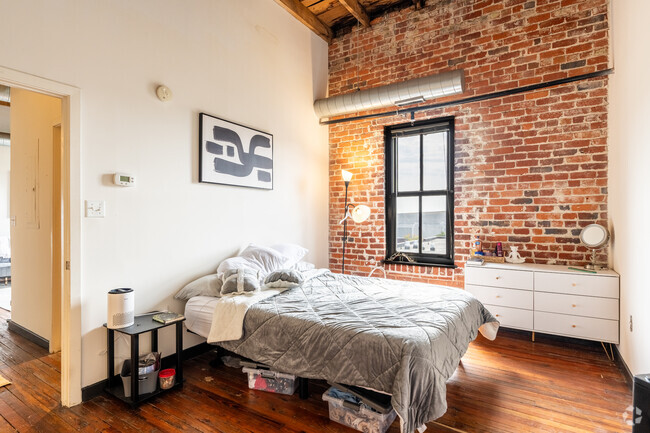 1BR, 1BA - 558SF - Bedroom - 1318 W. Broad St.