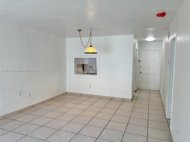 Building Photo - 9651 SW 77th Ave