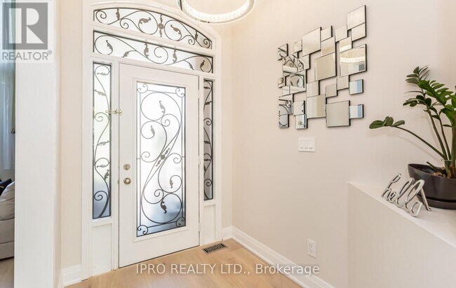 Building Photo - 3082 Scotscraig Crescent