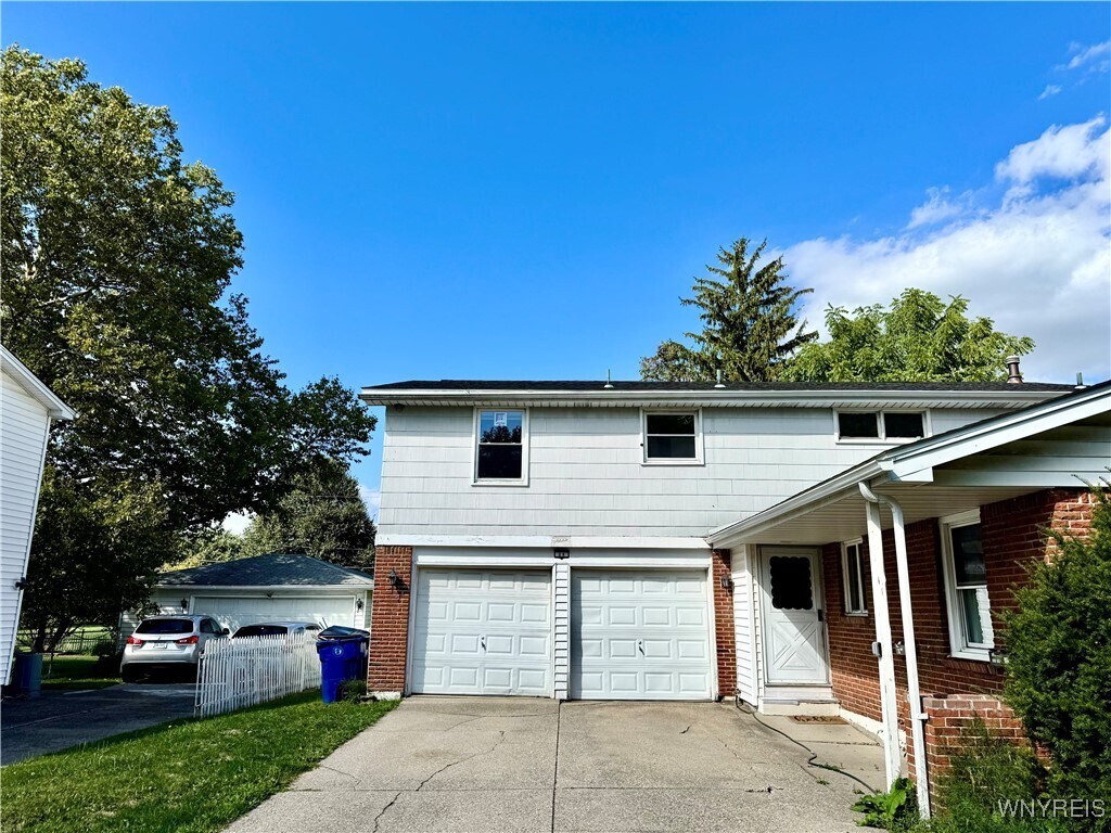 Primary Photo - 28 Ayrault Dr