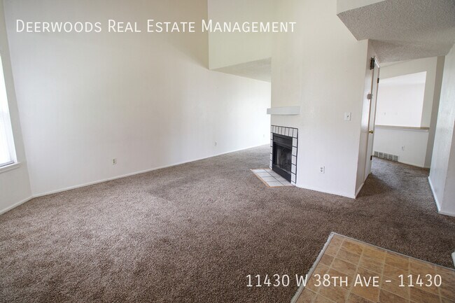 Building Photo - Spacious 3 Bedroom, 1.5 Bathroom - In Unit...