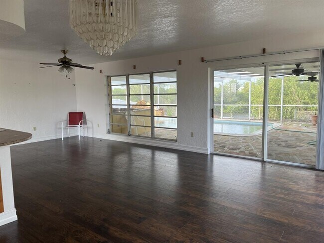 Foto del edificio - 4126 Gardner Dr