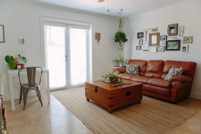 Living - 247 Malverne Rd