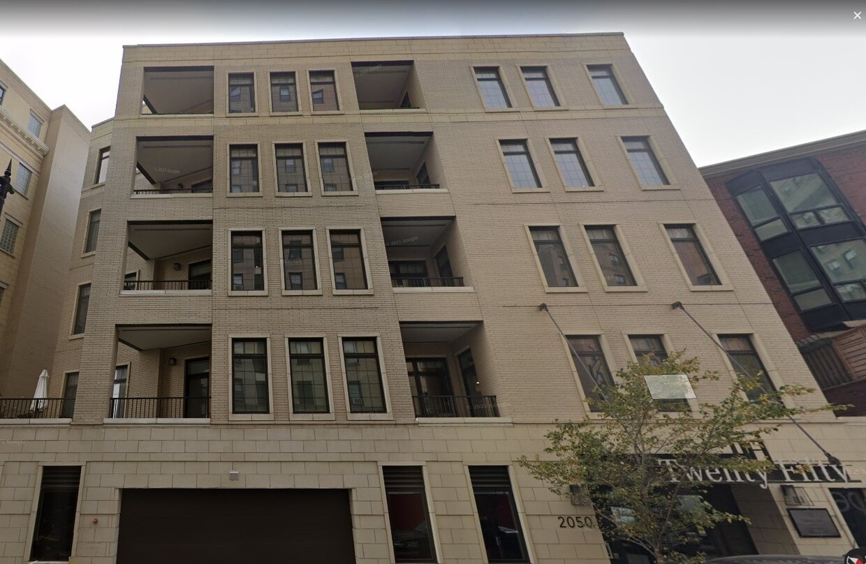Primary Photo - 2050 N Clark St