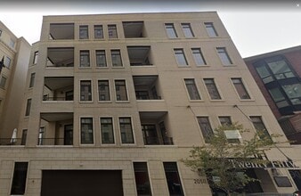 Building Photo - 2050 N Clark St