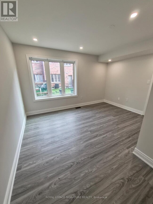 Building Photo - 31 Shiff Cres