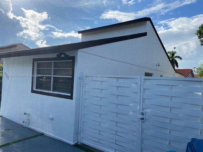 Foto del edificio - 11522 SW 4th St