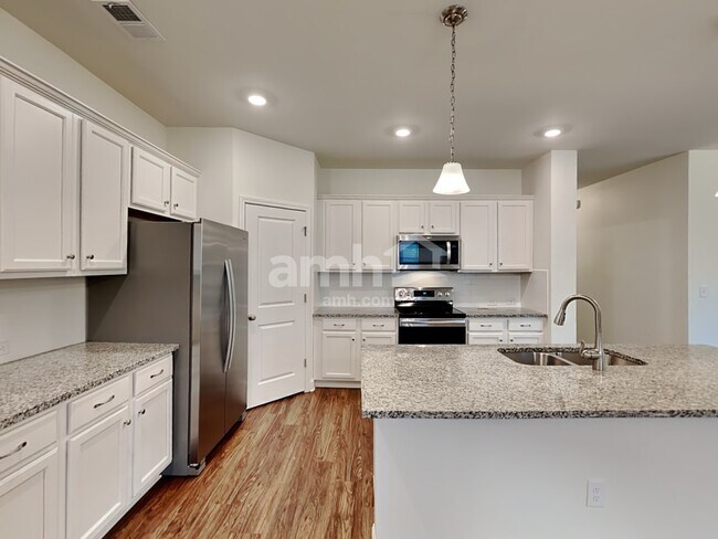 Building Photo - 7077 Creeksong Dr