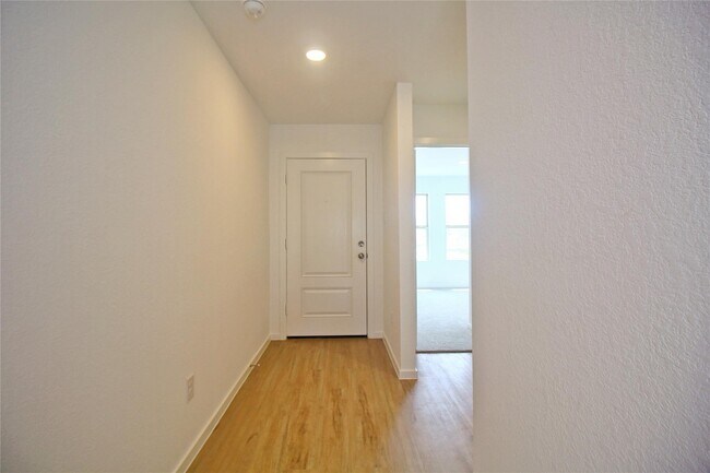 Foto del edificio - 3218 Elm Br Dr