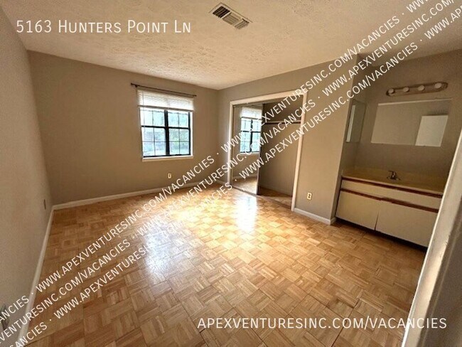 Foto del edificio - 5163 Hunters Point Ln