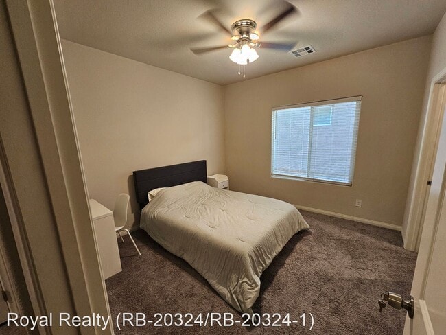 Building Photo - 5 br, 3 bath House - 1171 Twincrest ave.