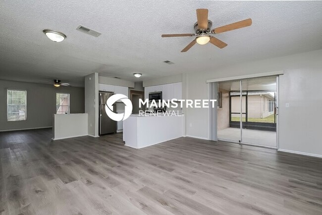 Building Photo - 3 Bedroom Pet-Friendly Home in SPRING HILL...
