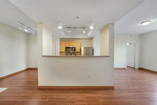 Building Photo - 533 NE 3rd Ave