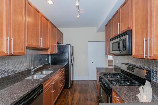 Building Photo - 1 bedroom in Chicago IL 60657