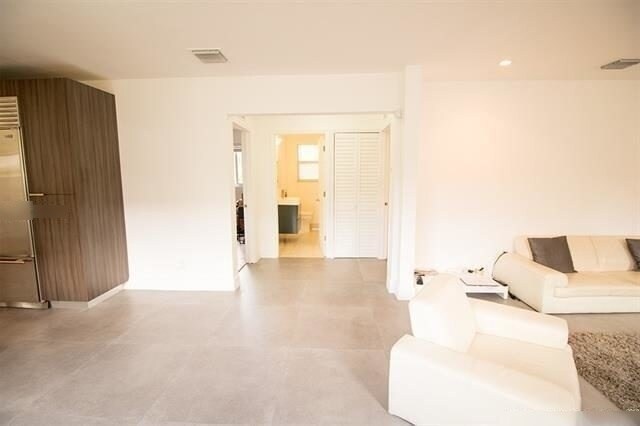 Foto del edificio - 521 NW 41st St