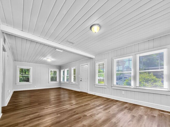 Foto del edificio - 7739 Hammond Blvd