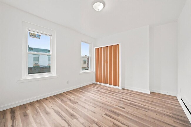 Building Photo - 5135 Folsom St