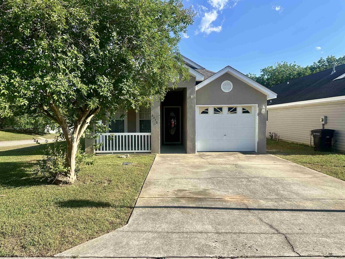 Foto principal - 3275 Addison Ln
