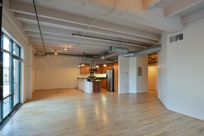 Building Photo - 1800 Lawrence St