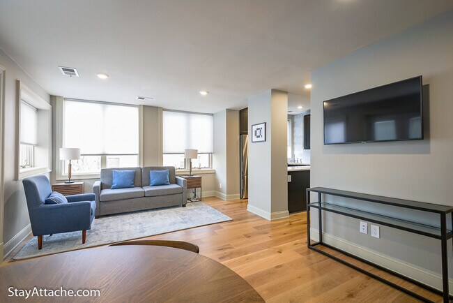 Building Photo - 2100 Newport Place NW Unit 4