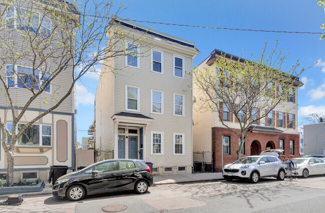 Building Photo - 16 O St