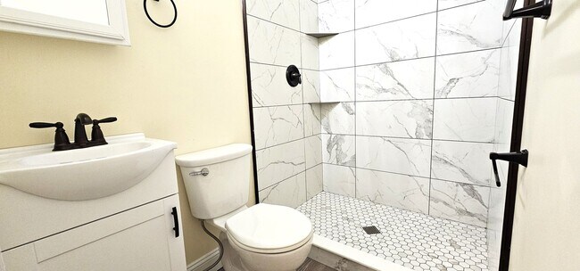 Foto del edificio - 207 S Union St