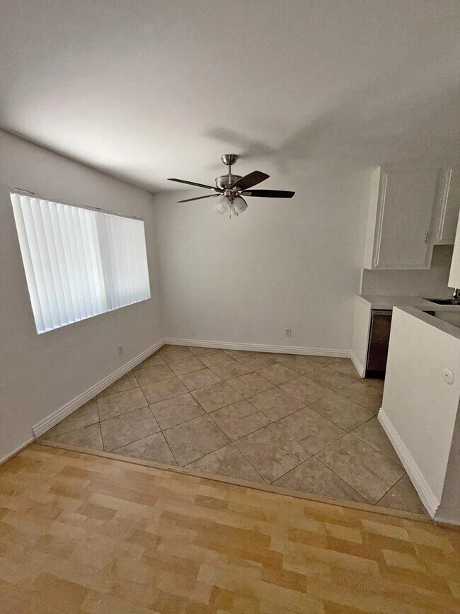 Foto del edificio - 10776 Rose Ave