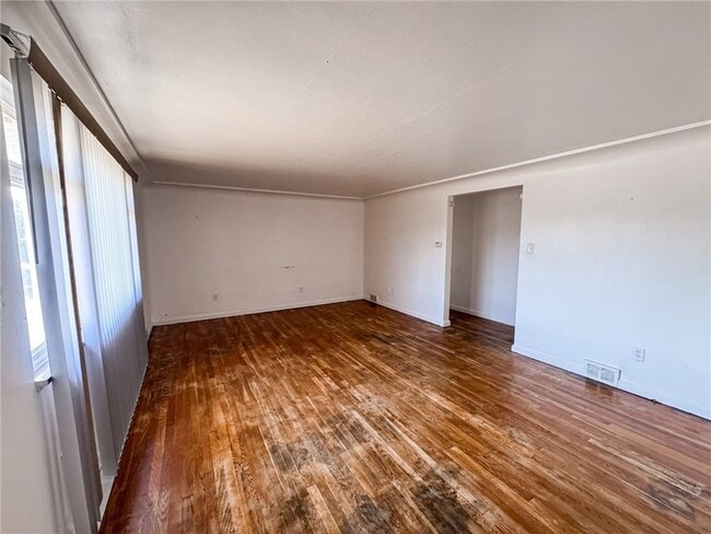 Photo - 11 Raymond St House