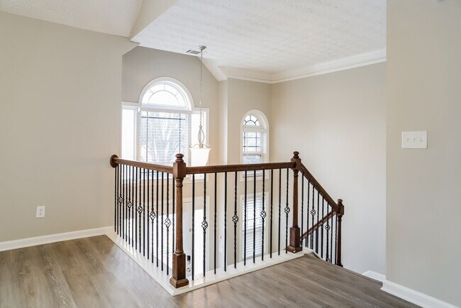 Foto del edificio - 8156 Brookbend Dr